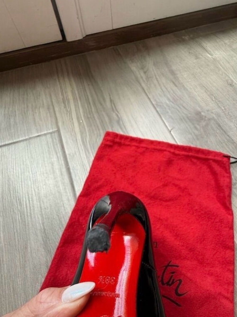 Christian Louboutin Black Patent Leather Pointed Toe Pumps Heels 38.5 Red Bottom - Picture 5 of 5